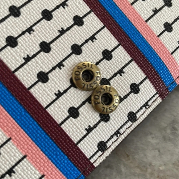 Fossil Women's Wallet Caroline Clutch ECRU Multi Stripe Zip - Picture 13 of 16